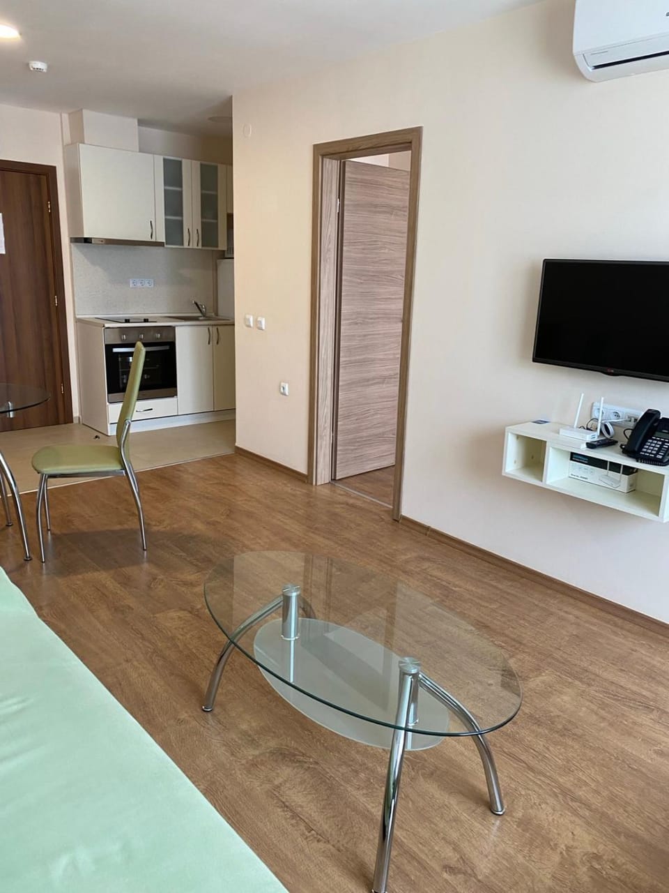 Communal lounge/ TV room, TV and multimedia, Kitchen or kitchenette, Living room, Seating area, minibar, pet friendly, stove