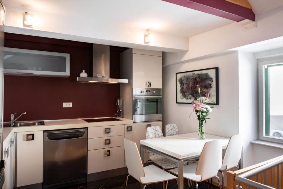 Kitchen or kitchenette, Dining area, dishwasher, pet friendly, stove