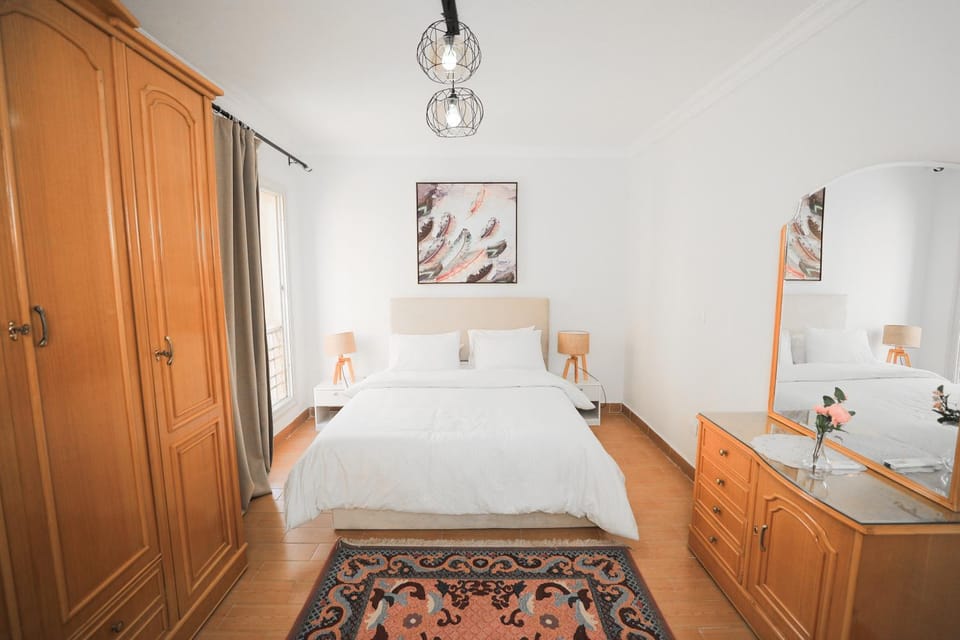 Photo of the whole room, Bedroom