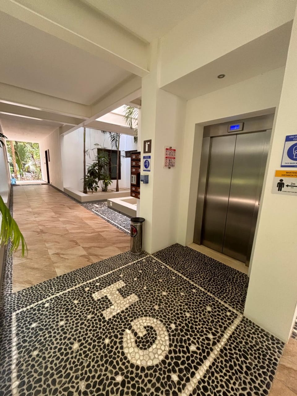 Lobby or reception, elevator