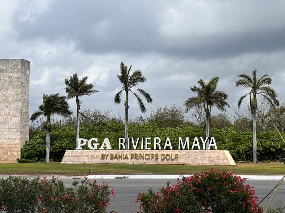 Facade/entrance, Golfcourse