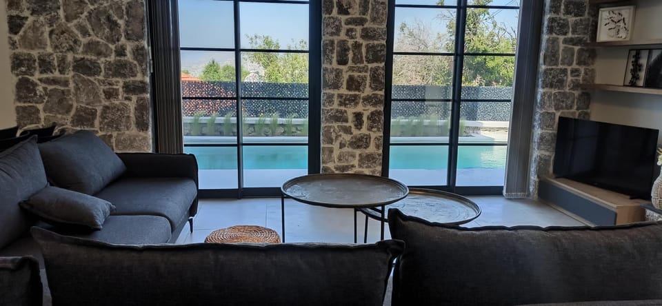 Seating area, Pool view