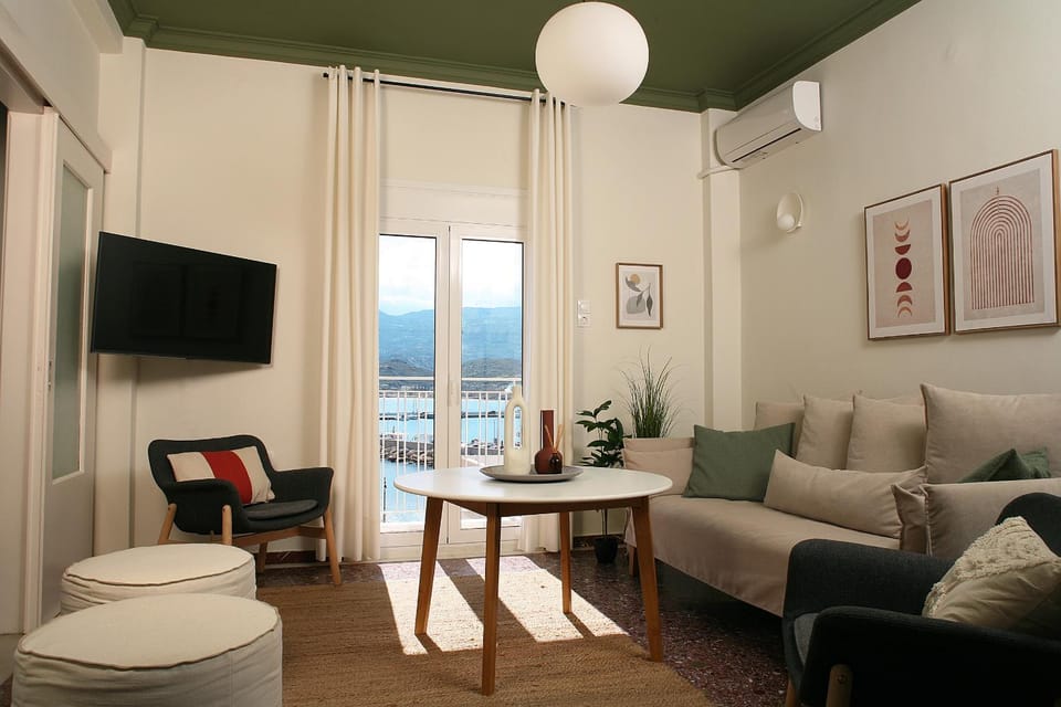 Communal lounge/ TV room, Living room, Seating area