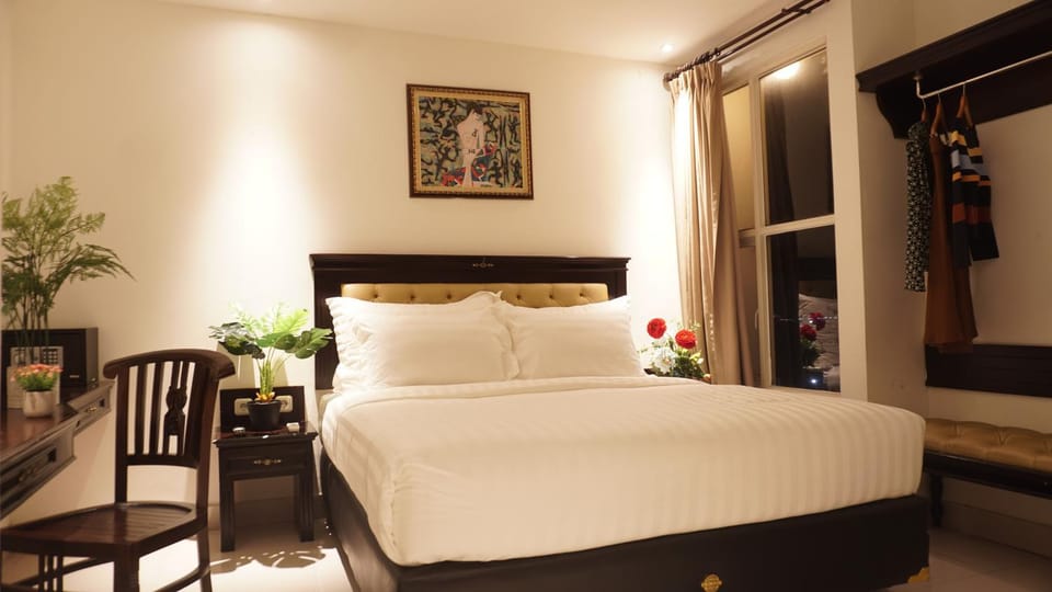 Decorative detail, Bedroom, City view