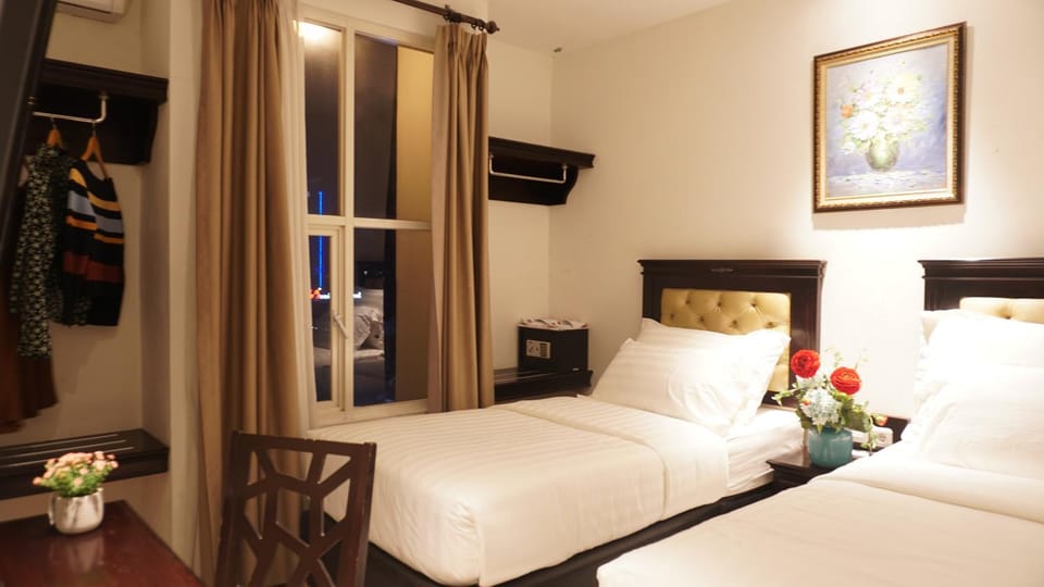 Bed, Photo of the whole room, Bedroom, City view