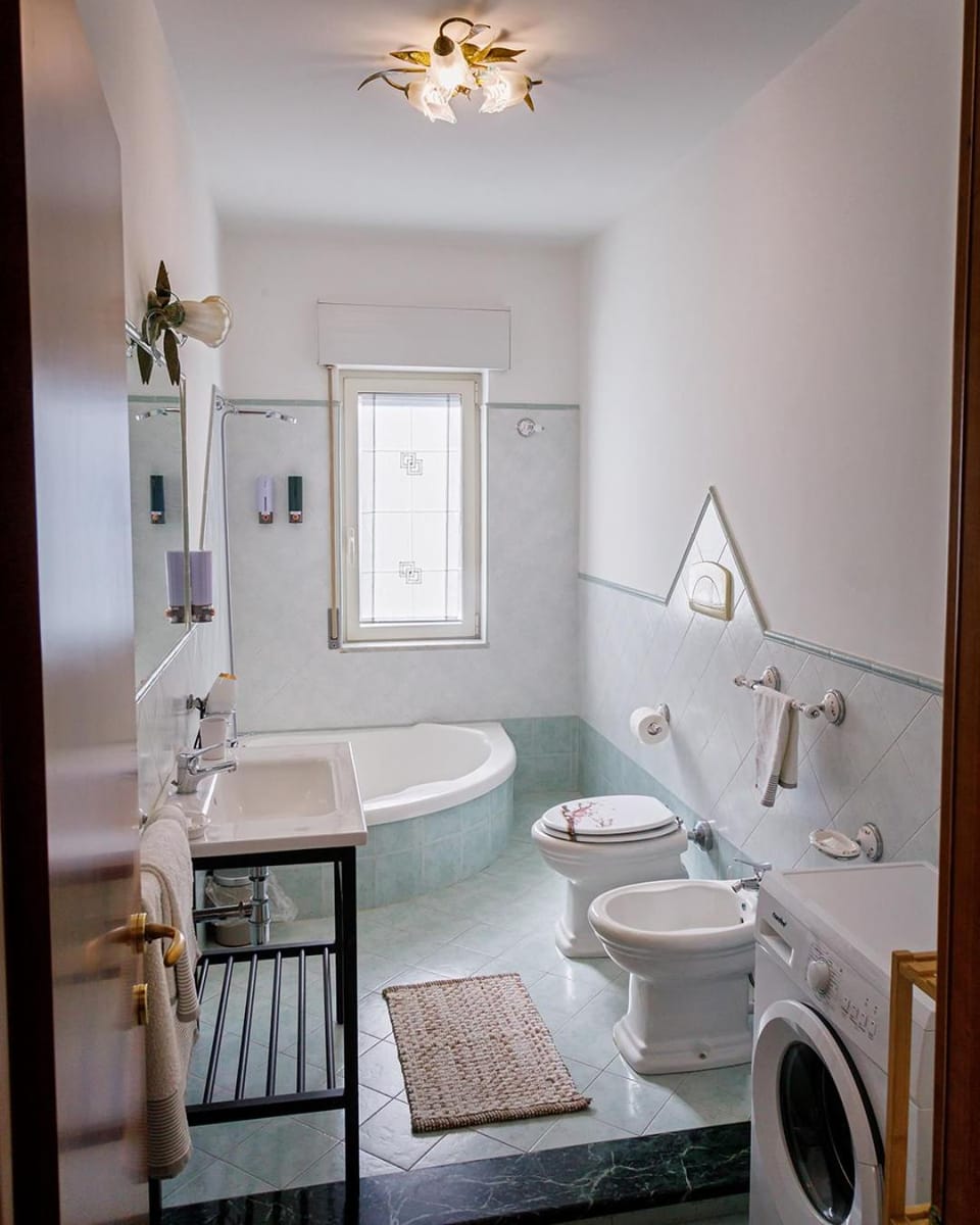 Toilet, Bathroom, Bath, bidet, towels