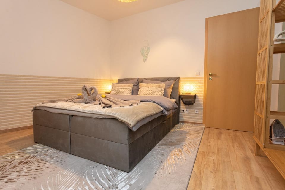 Bed, Photo of the whole room, Bedroom, wardrobe