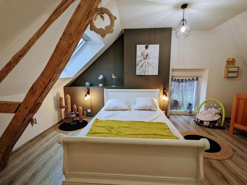 Gîte rénové avec piscine chauffée près de Beauval, 10 pers., terrain de sport et nature. Country House in Centre-Val de Loire