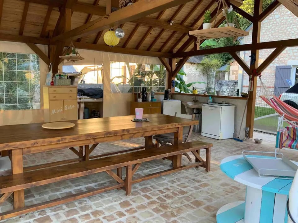 Gîte rénové avec piscine chauffée près de Beauval, 10 pers., terrain de sport et nature. Country House in Centre-Val de Loire