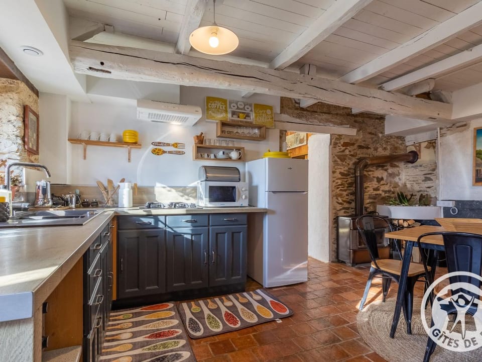 Charmante maison en Anjou Bleu, 2 pers, terrasse, poêle à bois, équipements bébé, cuisine équipée - FR-1-622-72 House in Pays de la Loire