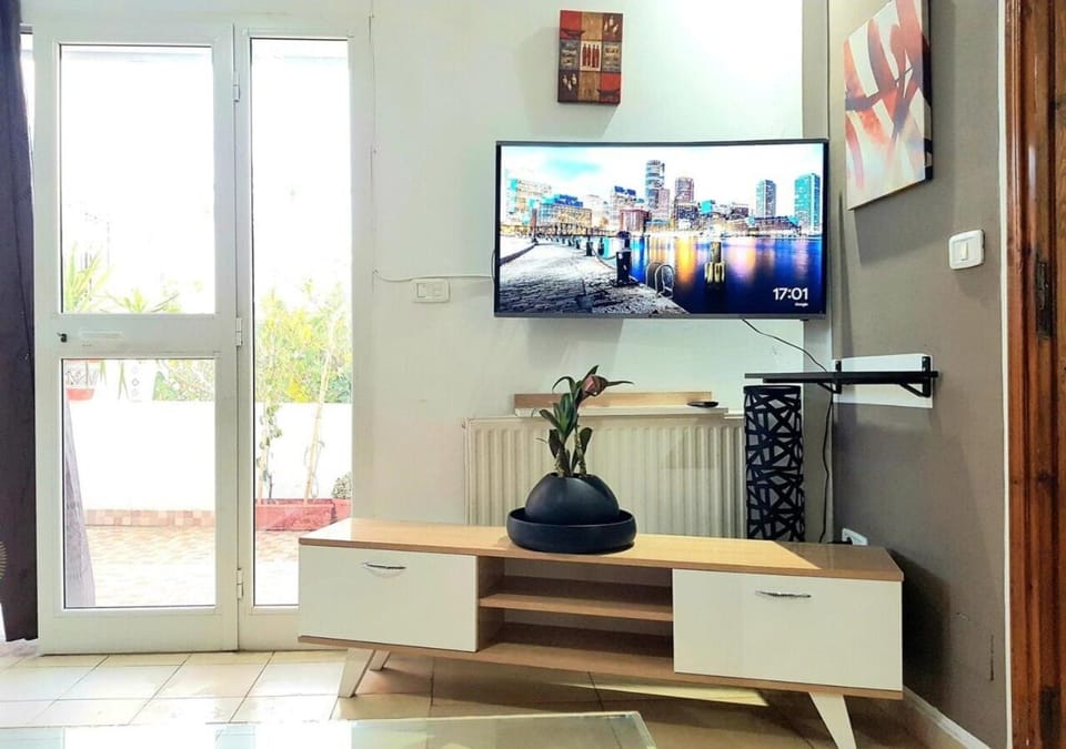 Communal lounge/ TV room, TV and multimedia, View (from property/room), Balcony/Terrace, Balcony/Terrace, Garden view, Mountain view
