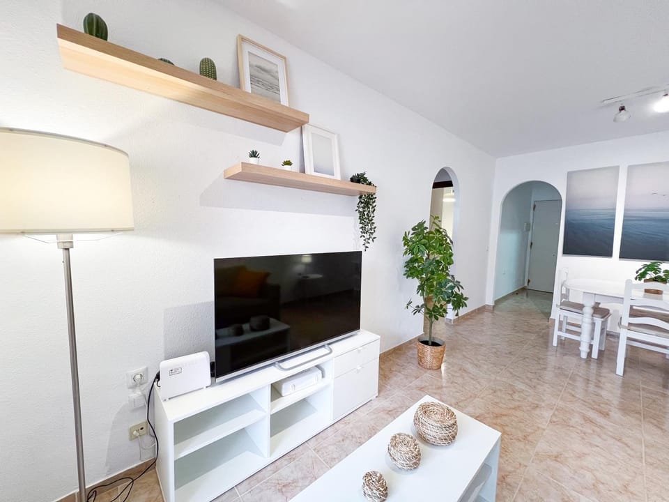 TV and multimedia, Living room, Dining area, locker, air conditioner