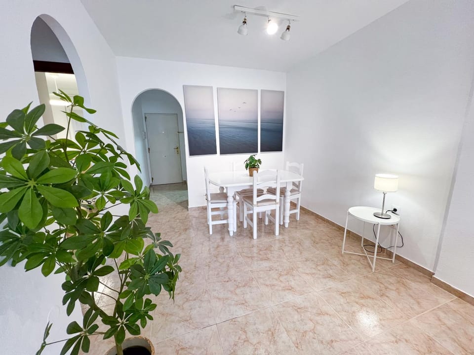 Living room, Seating area, Dining area, locker
