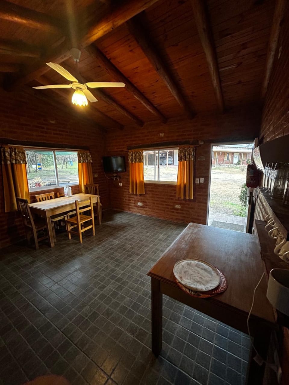 Communal lounge/ TV room, TV and multimedia, Kitchen or kitchenette, Living room, Seating area, Dining area, Communal kitchen