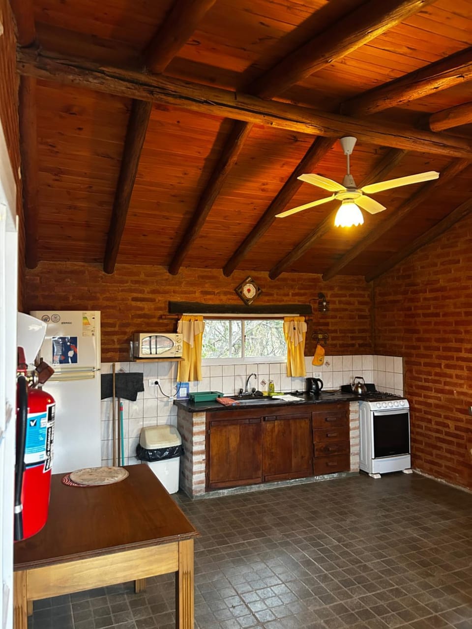 Kitchen or kitchenette, Kitchen or kitchenette, Dining area, dishwasher, minibar, oven, stove