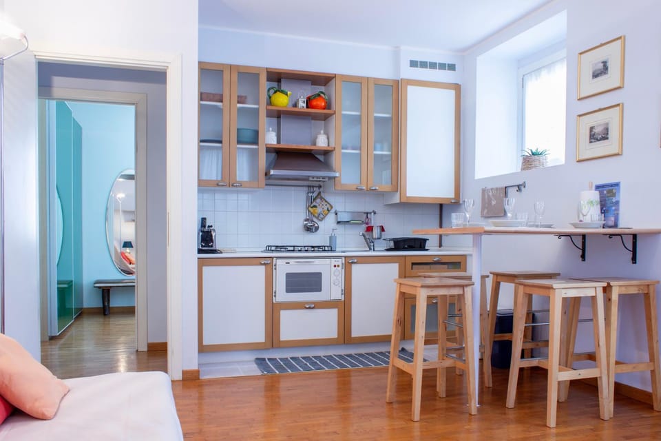 Kitchen or kitchenette, Dining area, minibar, oven, pet friendly, stove