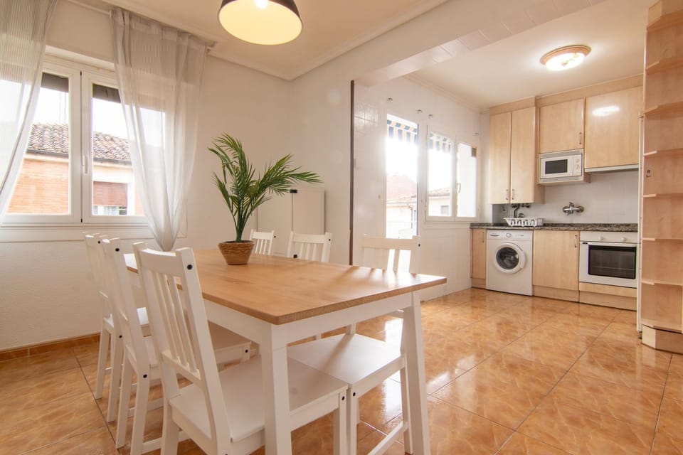 Kitchen or kitchenette, Dining area, oven, washing machine