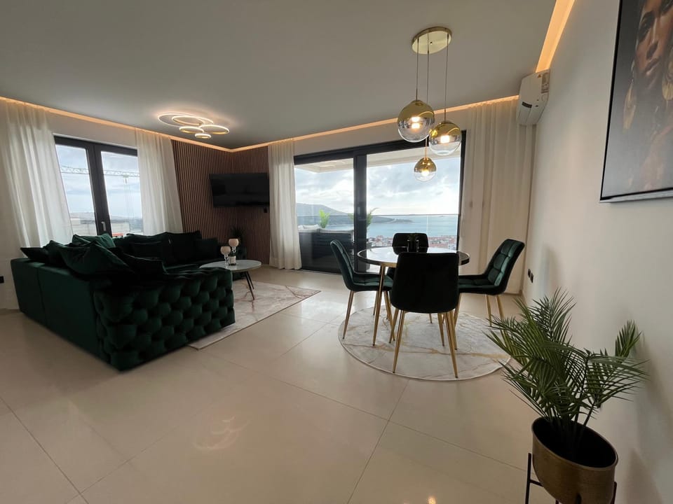 Living room, Seating area, Dining area
