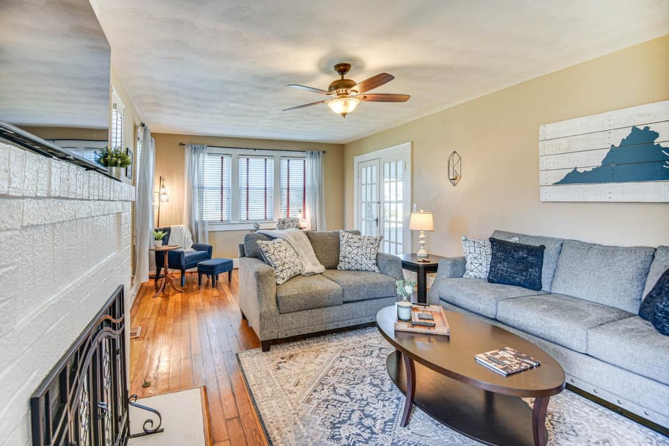 Charming Smithfield House: Walk to Downtown! House in Newport News