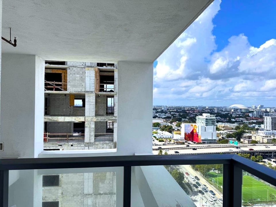 View (from property/room), Balcony/Terrace, City view