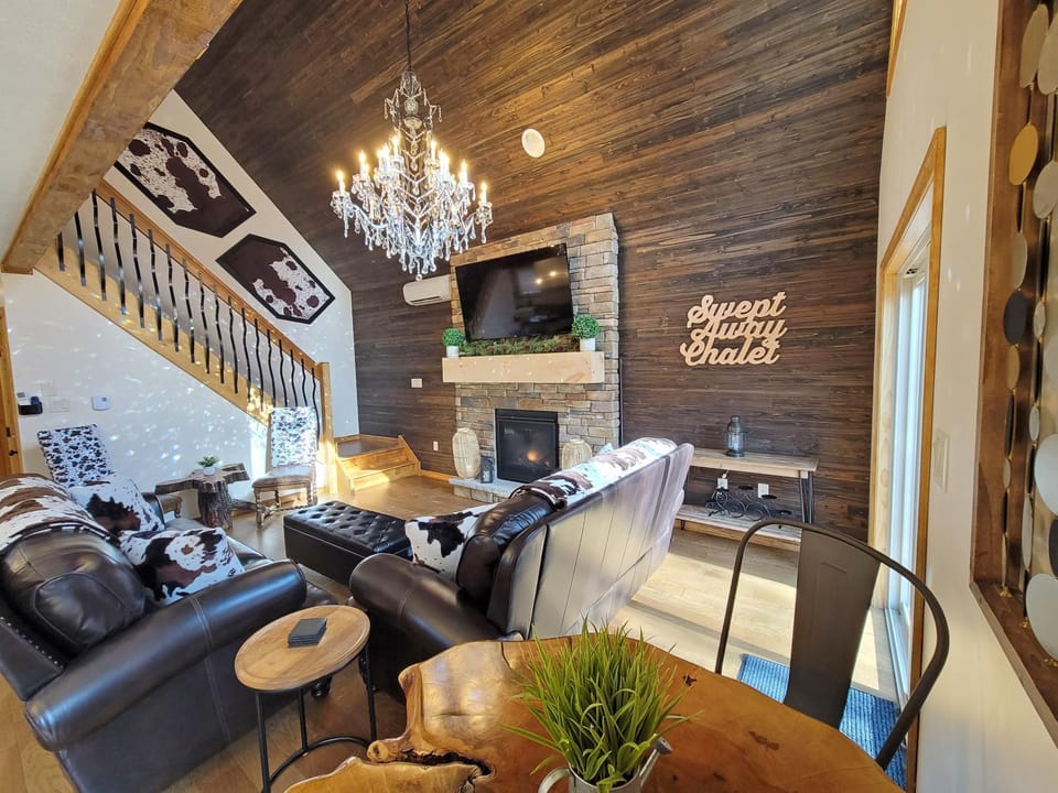 TV and multimedia, Living room, Seating area, Evening entertainment, flat iron