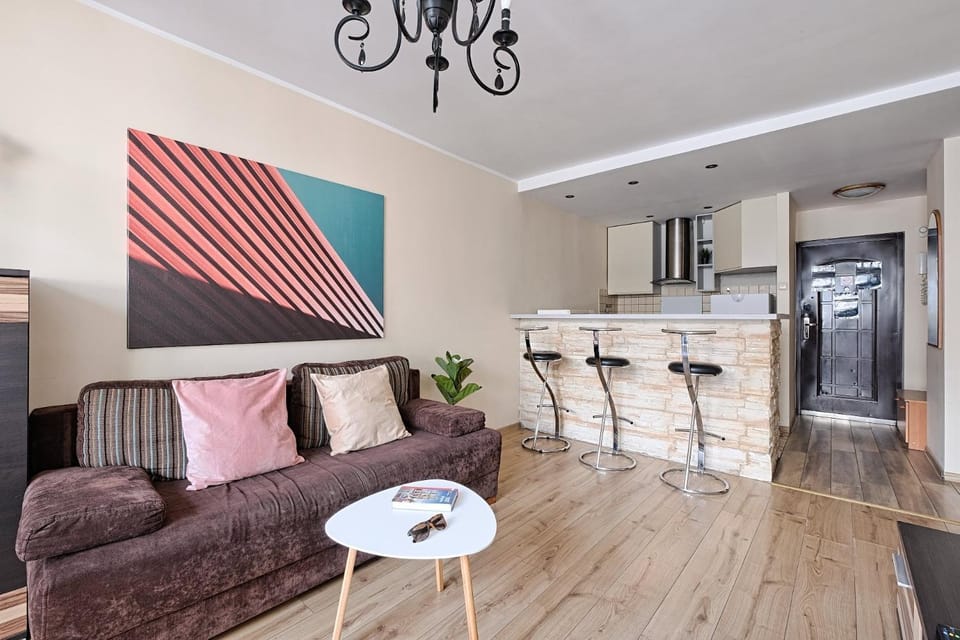 Kitchen or kitchenette, Living room, Seating area, Dining area, oven