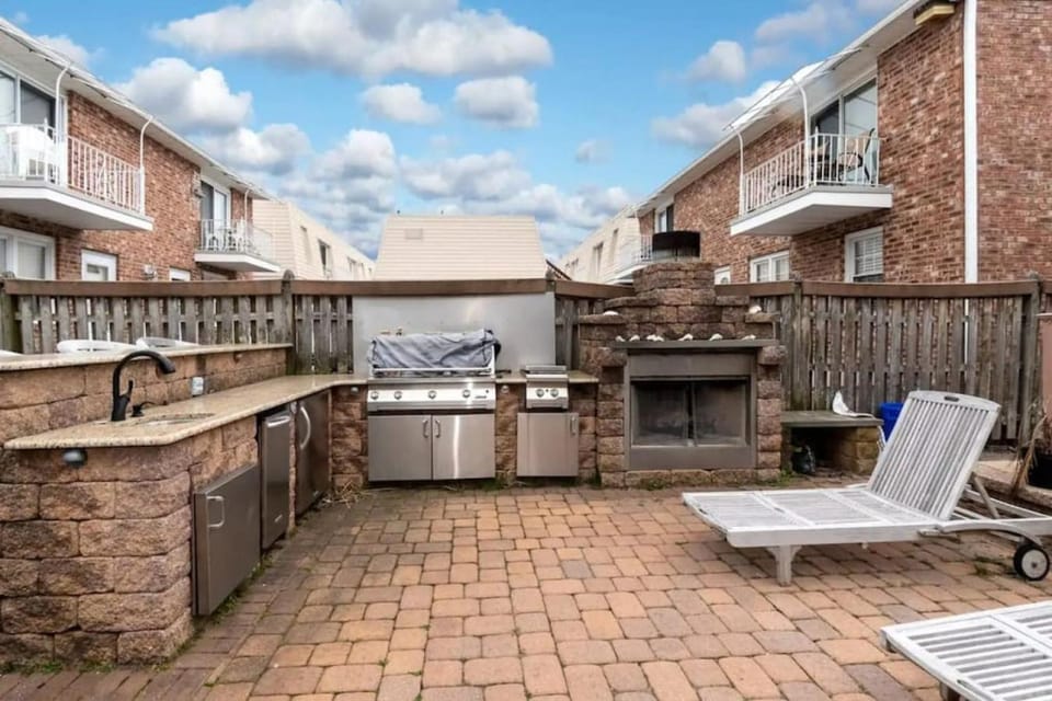 Margate Home with Large Outdoor Kitchen House in Longport