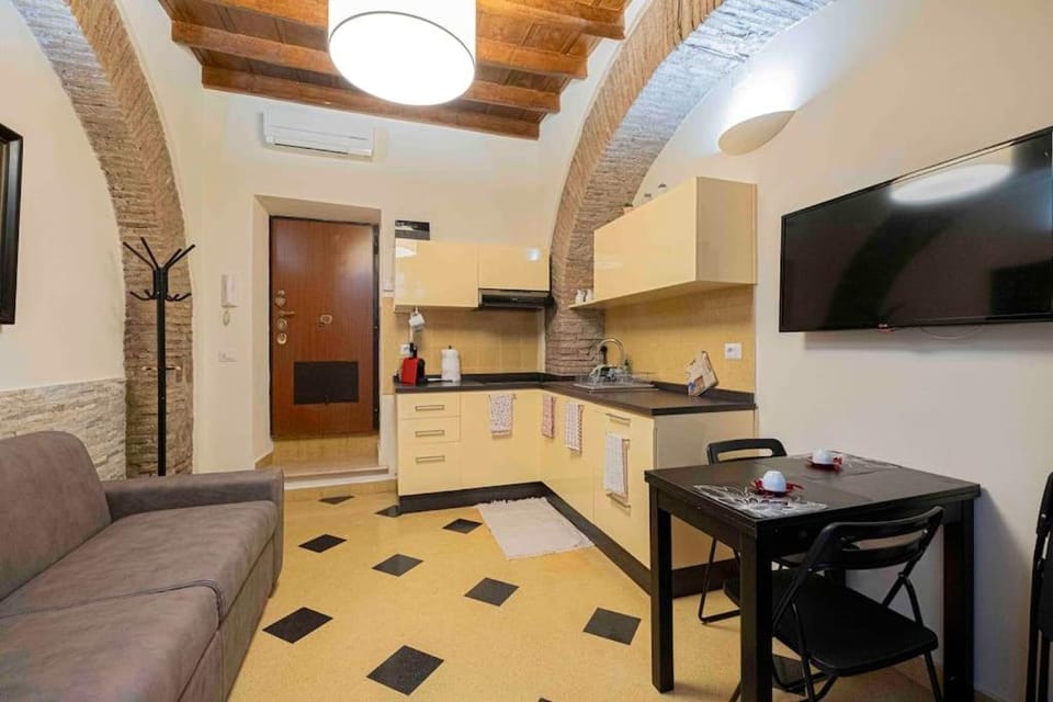 Communal lounge/ TV room, TV and multimedia, Kitchen or kitchenette, Dining area