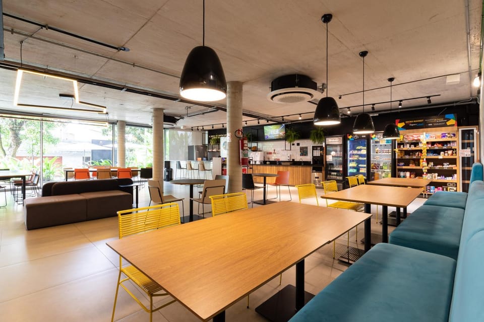 Restaurant/places to eat, Seating area