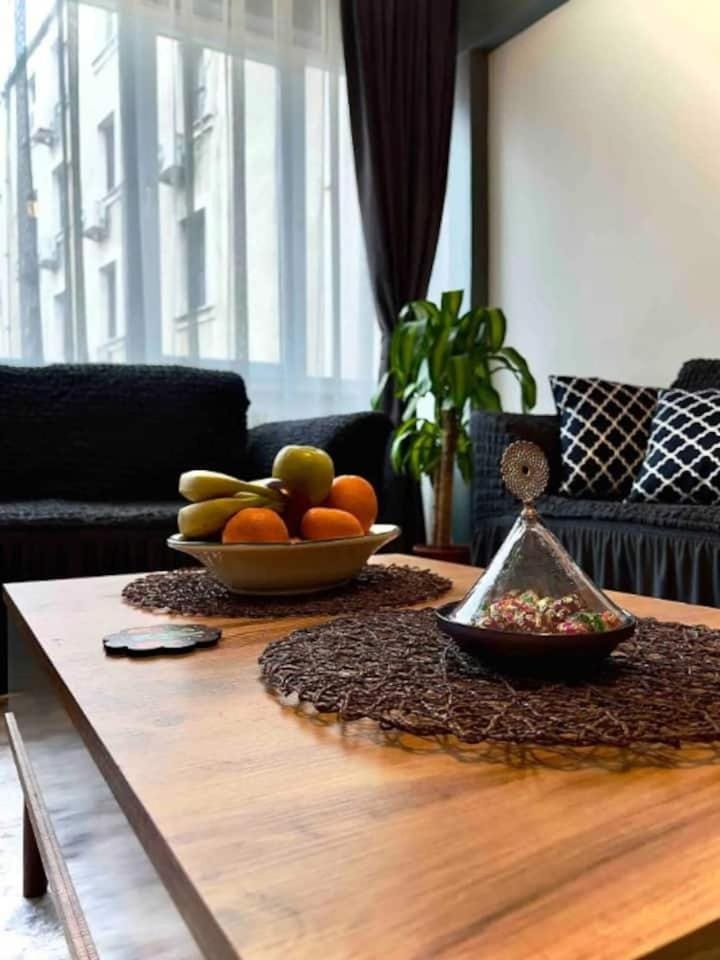 Living room, Food and drinks, Seating area, Food