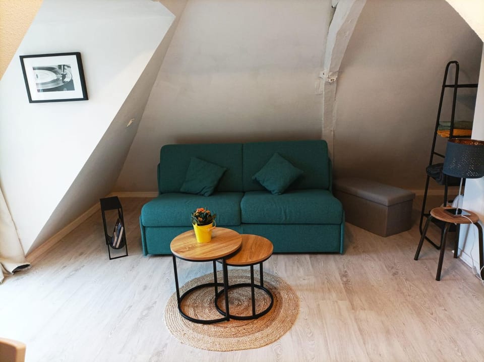 Bed, Living room