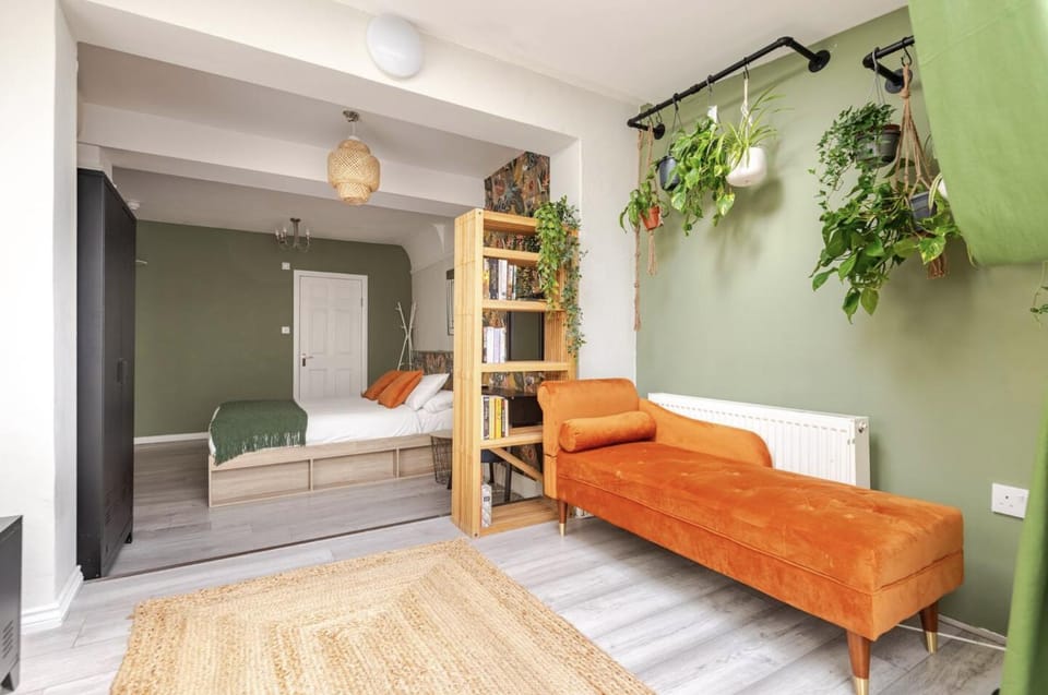 Bed, Seating area, Bedroom