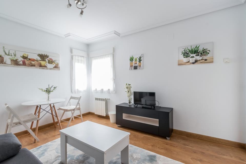 Communal lounge/ TV room, TV and multimedia, Seating area