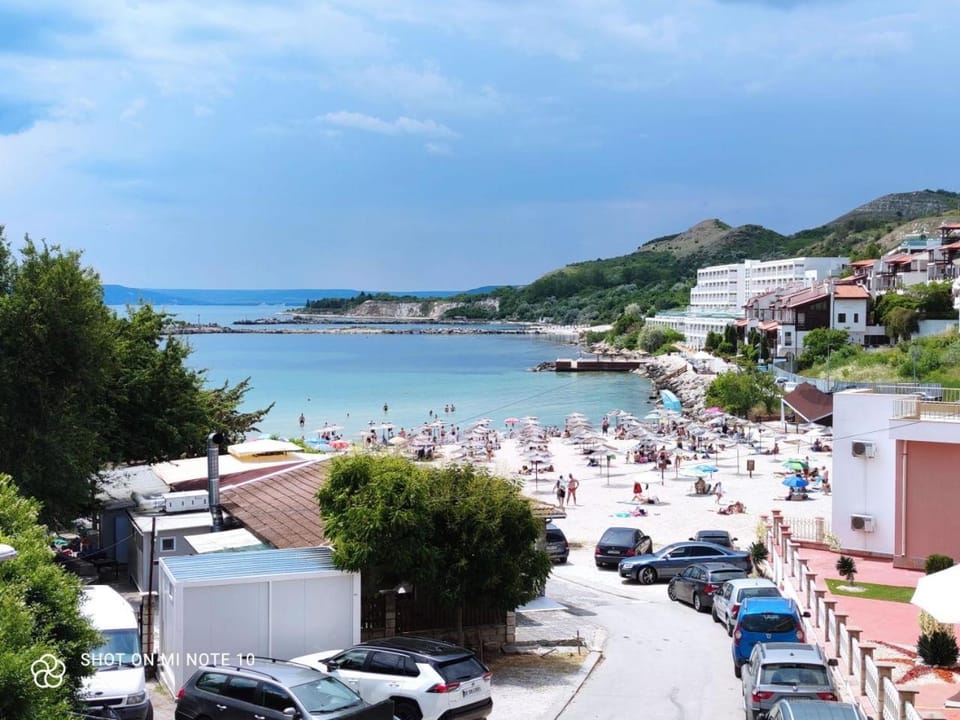 Property building, Restaurant/places to eat, Beach, Beach, Sea view, Sea view
