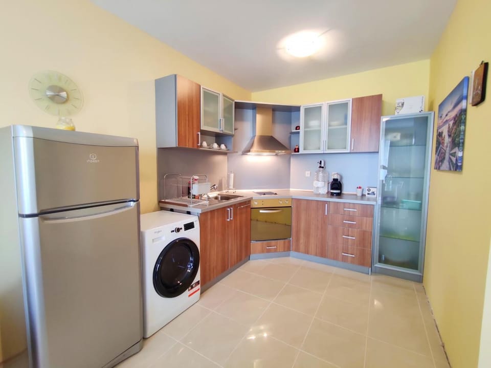 Kitchen or kitchenette, pet friendly, stove, toaster, washing machine