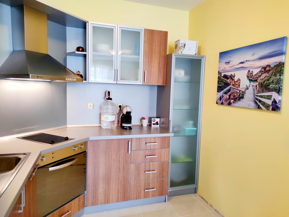 Kitchen or kitchenette, pet friendly, stove