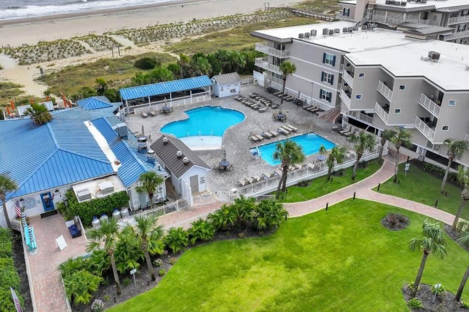 Property building, Pool view, Sea view