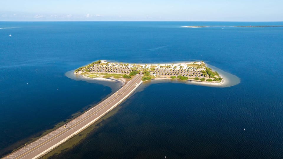 Luxury heated-pool home blocks from the beach House in Tarpon Springs
