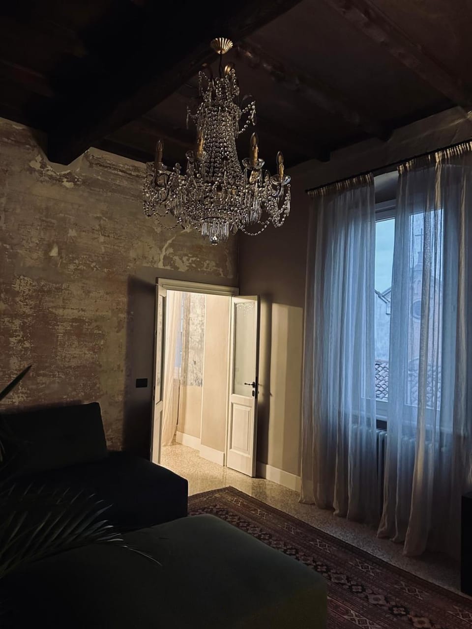 Room Manzoni 37 Apartment in Cremona