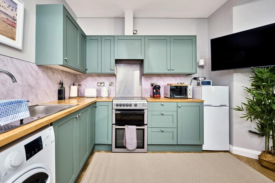 Port Harbour Apt Steps to Beach - Princess Blue 1 Apartment in Portrush