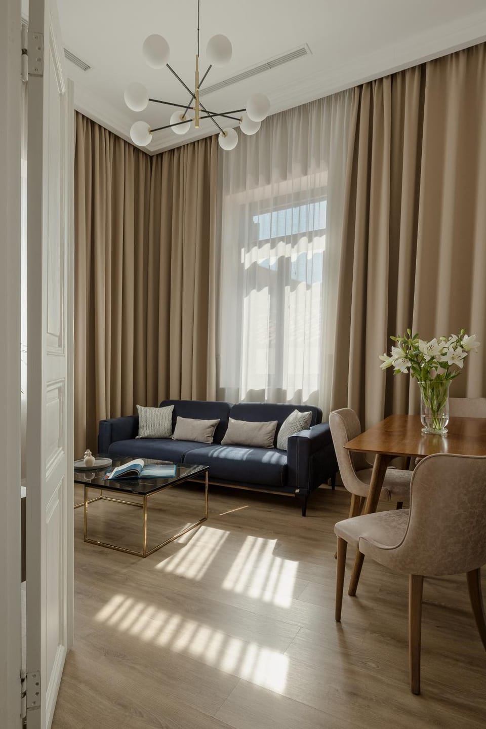 Day, Living room, Decorative detail, Decorative detail, Seating area, Dining area, Landmark view, Landmark view, Family, Family, Quiet street view, heating, heating, air conditioner