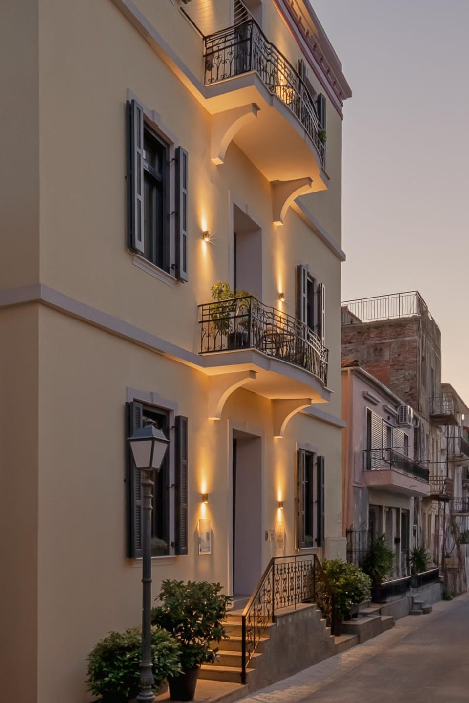Property building, Night, Neighbourhood, Logo/Certificate/Sign, Landmark view, Landmark view, Street view, Location, Sunset, Family, Family, Quiet street view