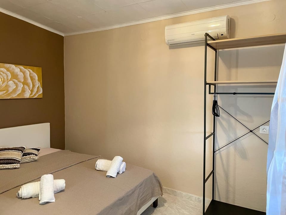 Bed, Photo of the whole room, Bedroom, towels, wardrobe, air conditioner
