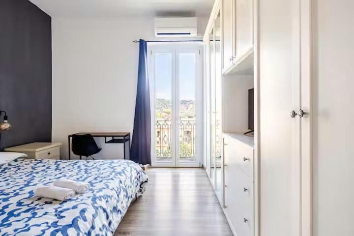 Bed, Photo of the whole room, Bedroom, wardrobe, air conditioner