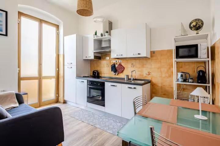 Kitchen or kitchenette, Living room, Seating area, Dining area, oven, stove, toaster