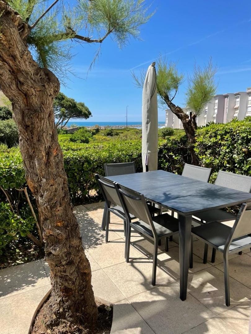 Patio, Spring, Day, Natural landscape, Garden, View (from property/room), Balcony/Terrace, Dining area, Garden view, Sea view