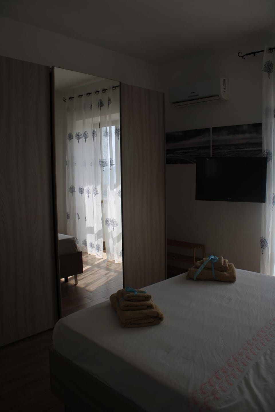 Bedroom, air conditioner