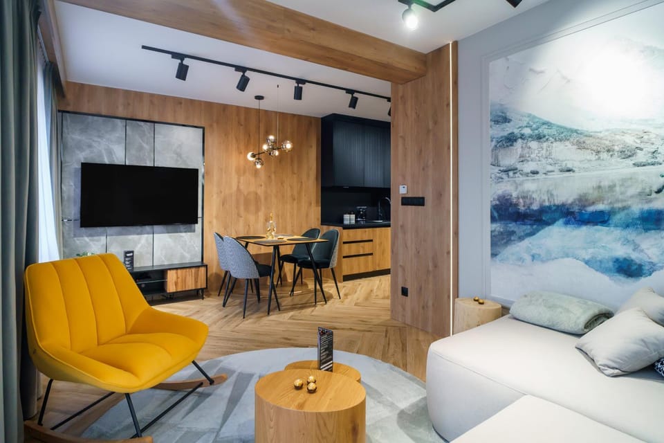 TV and multimedia, Kitchen or kitchenette, Living room, Seating area