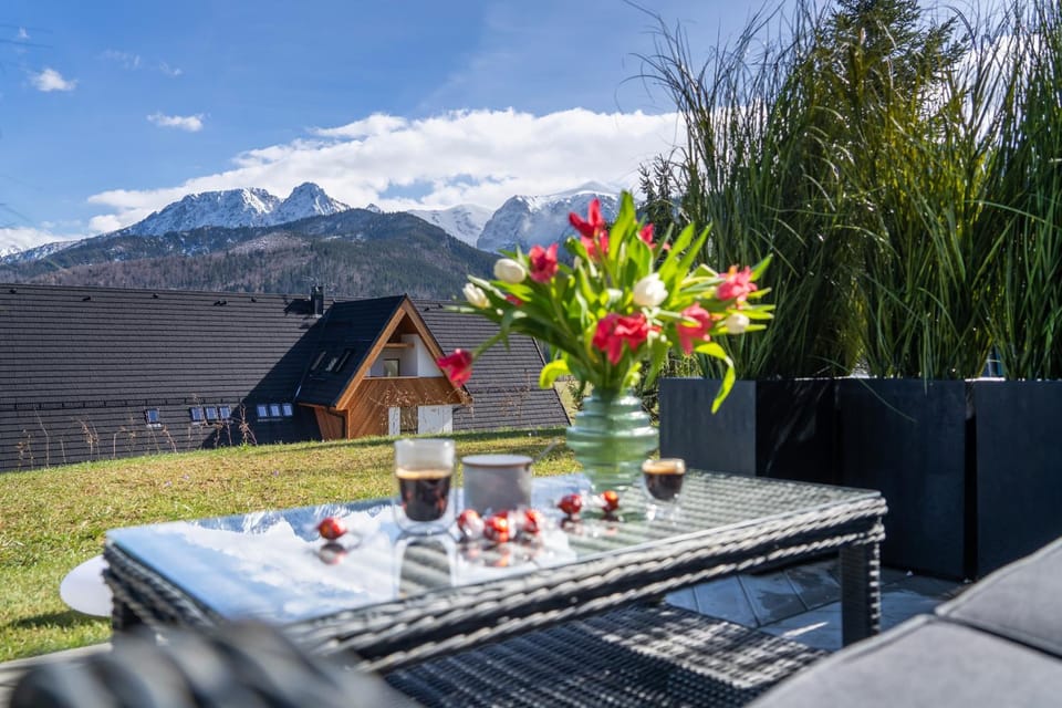 Balcony/Terrace, Mountain view