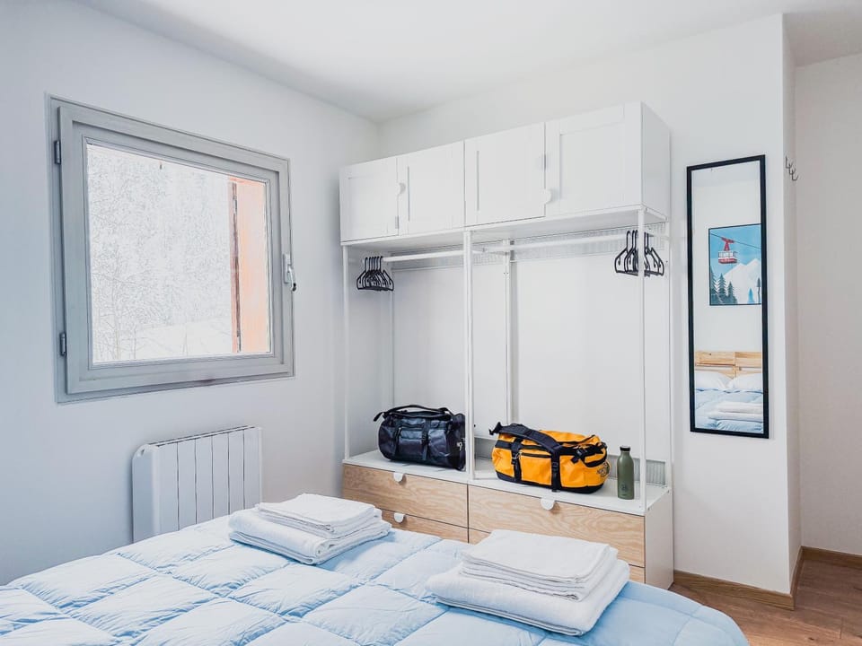 Bedroom, wardrobe